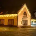 Connectable 192 LED triangle icicle lights warm white roofline display