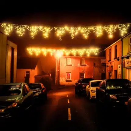 Connectable 192 LED triangle icicle lights warm white street Christmas display