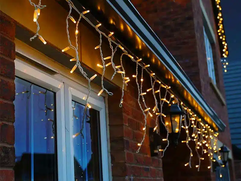 Outdoor icicle Christmas lights